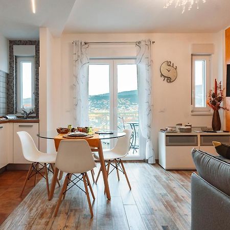 San Giusto Elegante Bilocale Con Balcone E Vista Trieste Exterior foto
