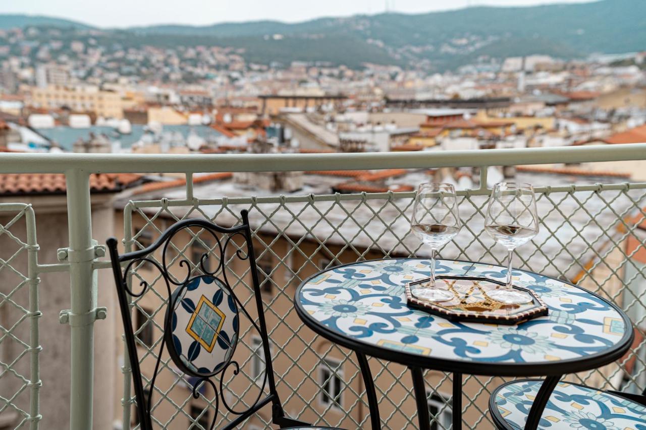San Giusto Elegante Bilocale Con Balcone E Vista Trieste Exterior foto