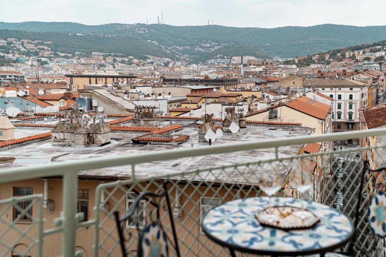 San Giusto Elegante Bilocale Con Balcone E Vista Trieste Exterior foto