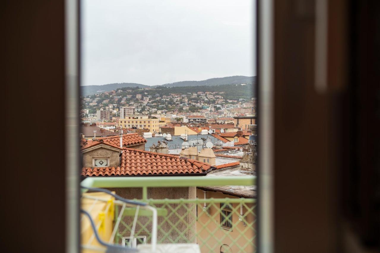 San Giusto Elegante Bilocale Con Balcone E Vista Trieste Exterior foto