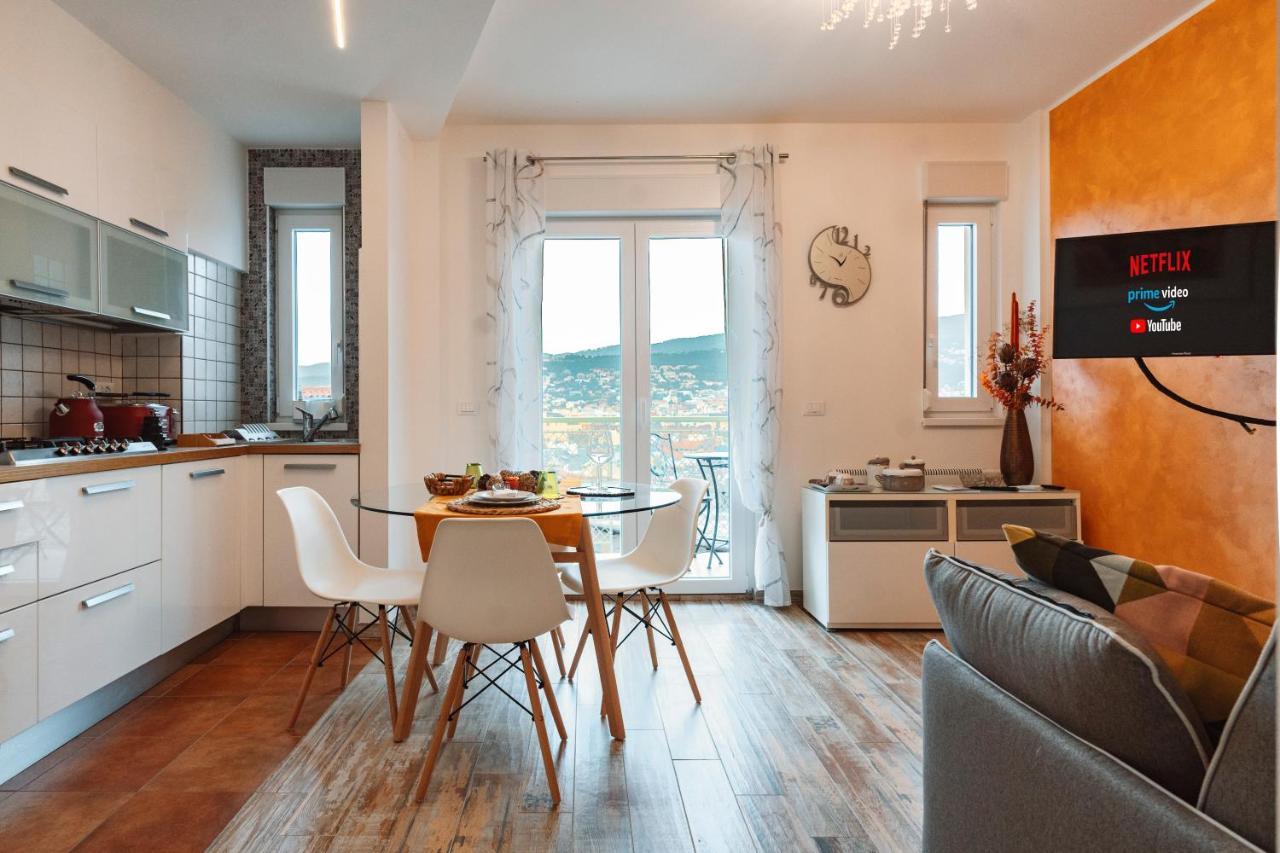 San Giusto Elegante Bilocale Con Balcone E Vista Trieste Exterior foto