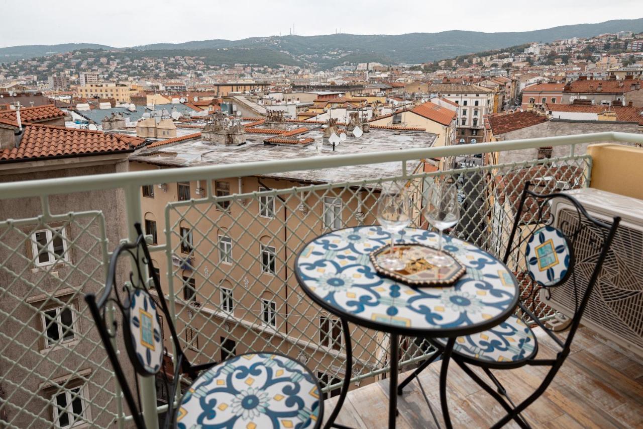 San Giusto Elegante Bilocale Con Balcone E Vista Trieste Exterior foto